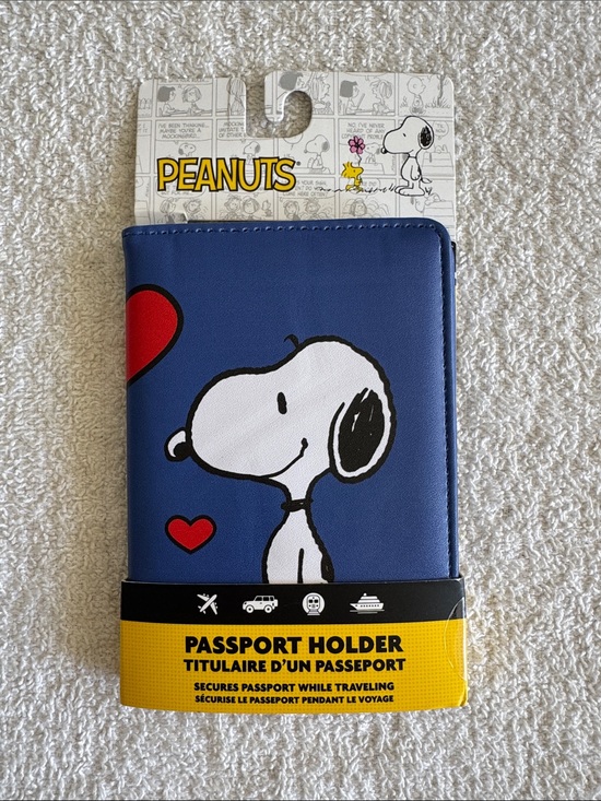 Peanuts Accessories - Peanuts Snoopy Blue Passport Holder with Red Heart Accents